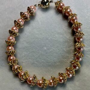 Pink Pearl Bracelet. 7.5 inches.